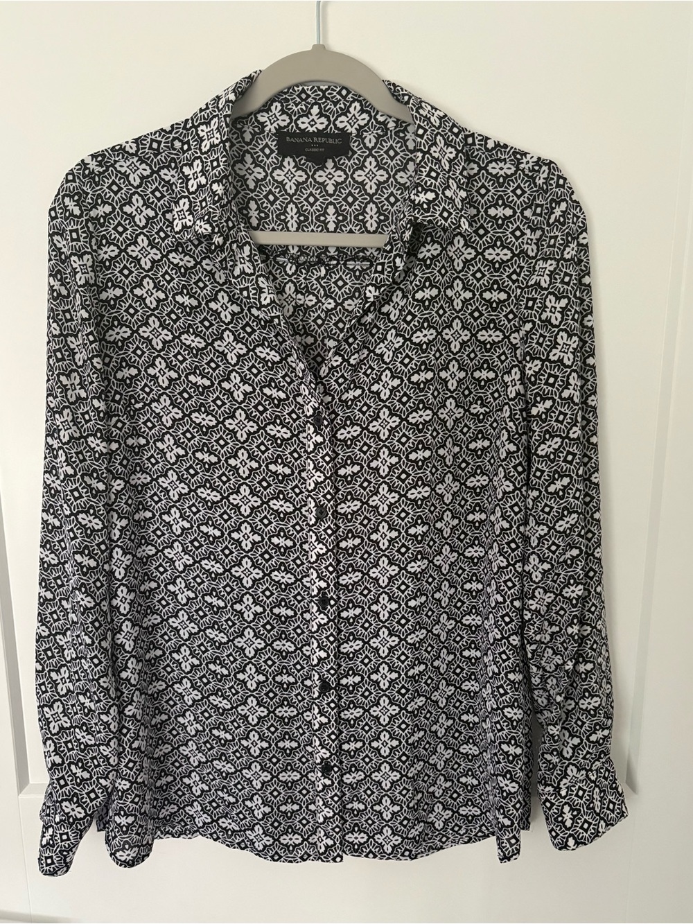 Banana Republic-Black and White Geometric blouse